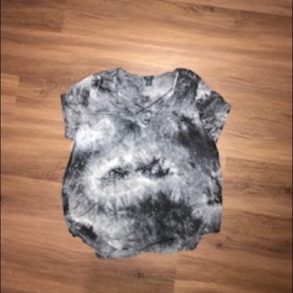 Black and gray tie dye short sleeve